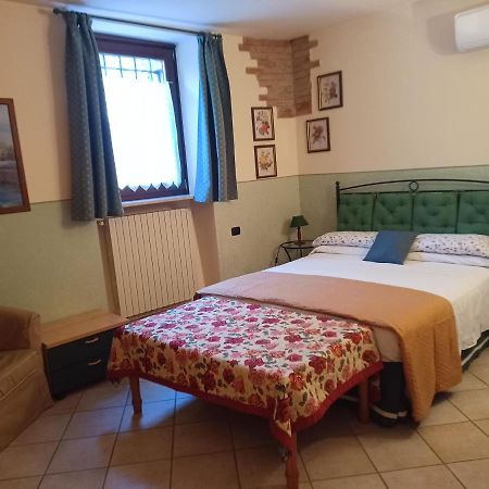 B&B Renzano Bedrooms Salo Exterior photo